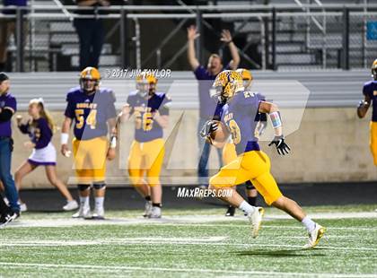 Thumbnail 1 in Bridgeport vs. Godley (UIL 4A Bi-District Playoff) photogallery.