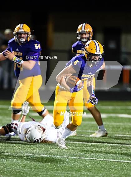 Thumbnail 1 in Bridgeport vs. Godley (UIL 4A Bi-District Playoff) photogallery.