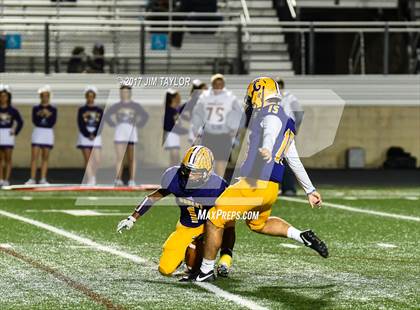 Thumbnail 1 in Bridgeport vs. Godley (UIL 4A Bi-District Playoff) photogallery.
