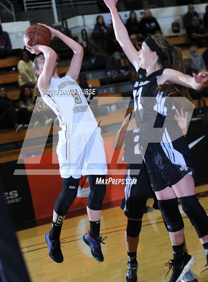Thumbnail 2 in Oak Park vs Northview (CIF SS 4AA Championship) photogallery.
