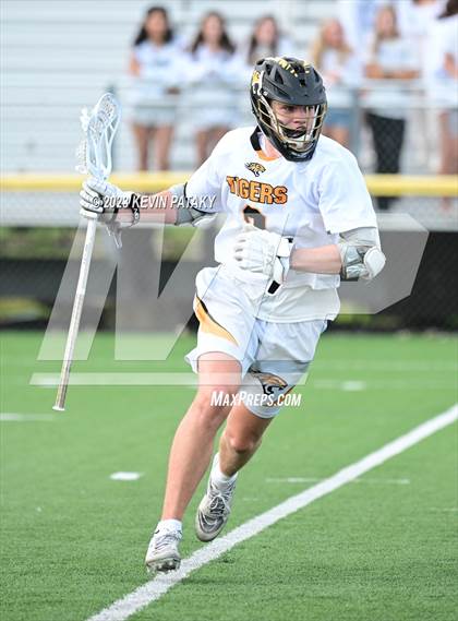 Thumbnail 3 in Notre Dame, WH @ Daniel Hand (CIAC Class M Semifinal) photogallery.
