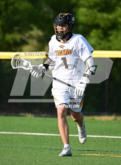 Thumbnail 3 in Notre Dame, WH @ Daniel Hand (CIAC Class M Semifinal) photogallery.