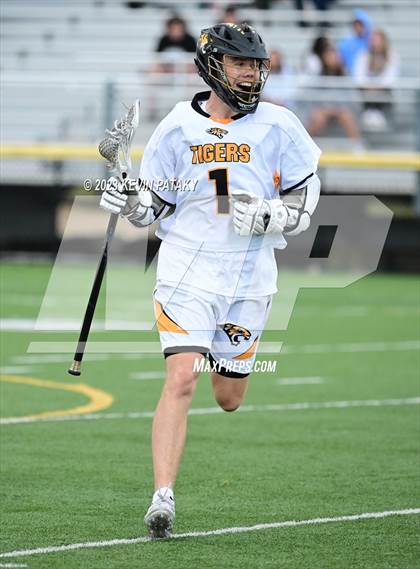 Thumbnail 3 in Notre Dame, WH @ Daniel Hand (CIAC Class M Semifinal) photogallery.