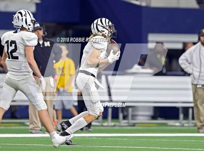 Thumbnail 2 in Grandview vs. Malakoff (UIL 3A Division 1 Championship) photogallery.