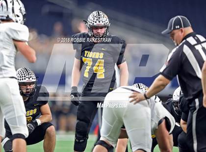 Thumbnail 3 in Grandview vs. Malakoff (UIL 3A Division 1 Championship) photogallery.