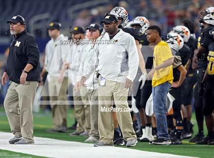 Thumbnail 2 in Grandview vs. Malakoff (UIL 3A Division 1 Championship) photogallery.
