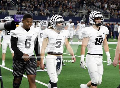 Thumbnail 2 in Grandview vs. Malakoff (UIL 3A Division 1 Championship) photogallery.