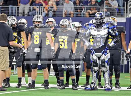 Thumbnail 3 in Grandview vs. Malakoff (UIL 3A Division 1 Championship) photogallery.