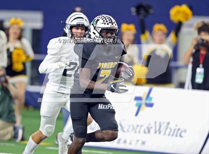 Thumbnail 1 in Grandview vs. Malakoff (UIL 3A Division 1 Championship) photogallery.