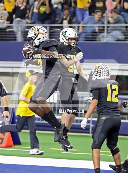 Thumbnail 2 in Grandview vs. Malakoff (UIL 3A Division 1 Championship) photogallery.