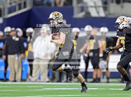 Thumbnail 3 in Grandview vs. Malakoff (UIL 3A Division 1 Championship) photogallery.