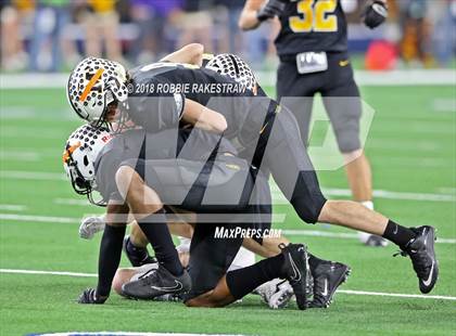 Thumbnail 3 in Grandview vs. Malakoff (UIL 3A Division 1 Championship) photogallery.