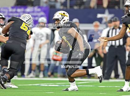 Thumbnail 2 in Grandview vs. Malakoff (UIL 3A Division 1 Championship) photogallery.