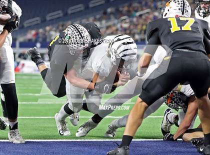 Thumbnail 2 in Grandview vs. Malakoff (UIL 3A Division 1 Championship) photogallery.