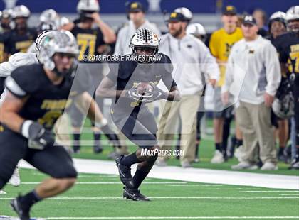 Thumbnail 3 in Grandview vs. Malakoff (UIL 3A Division 1 Championship) photogallery.