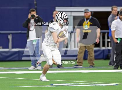 Thumbnail 2 in Grandview vs. Malakoff (UIL 3A Division 1 Championship) photogallery.