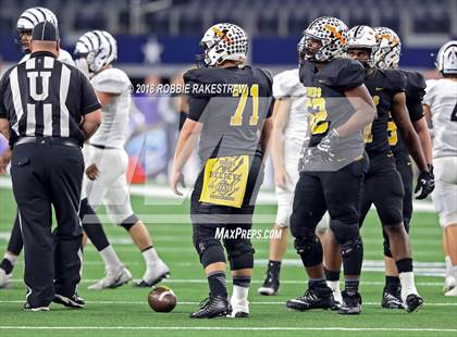 Thumbnail 3 in Grandview vs. Malakoff (UIL 3A Division 1 Championship) photogallery.