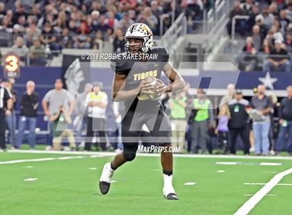 Thumbnail 3 in Grandview vs. Malakoff (UIL 3A Division 1 Championship) photogallery.