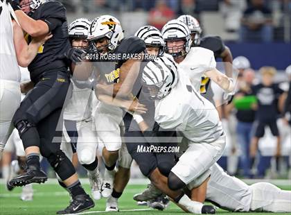 Thumbnail 2 in Grandview vs. Malakoff (UIL 3A Division 1 Championship) photogallery.