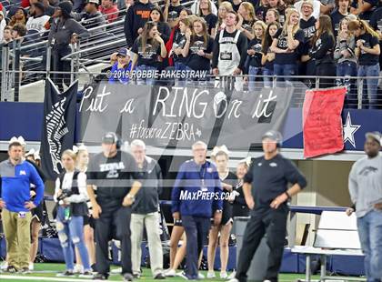 Thumbnail 2 in Grandview vs. Malakoff (UIL 3A Division 1 Championship) photogallery.
