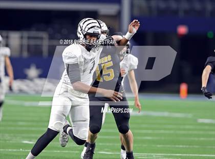 Thumbnail 2 in Grandview vs. Malakoff (UIL 3A Division 1 Championship) photogallery.