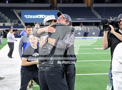 Thumbnail 1 in Grandview vs. Malakoff (UIL 3A Division 1 Championship) photogallery.
