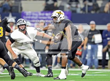 Thumbnail 3 in Grandview vs. Malakoff (UIL 3A Division 1 Championship) photogallery.