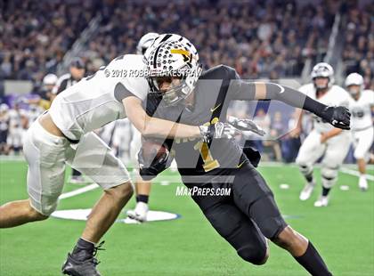 Thumbnail 2 in Grandview vs. Malakoff (UIL 3A Division 1 Championship) photogallery.