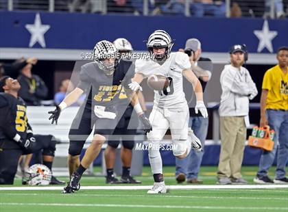 Thumbnail 2 in Grandview vs. Malakoff (UIL 3A Division 1 Championship) photogallery.