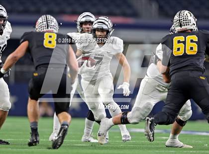 Thumbnail 2 in Grandview vs. Malakoff (UIL 3A Division 1 Championship) photogallery.