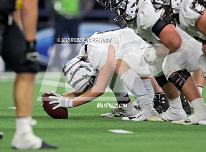 Thumbnail 2 in Grandview vs. Malakoff (UIL 3A Division 1 Championship) photogallery.