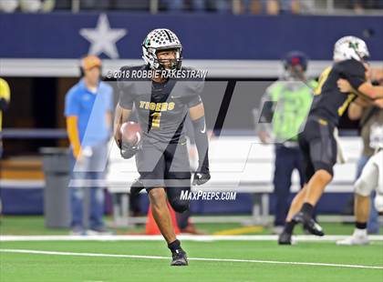 Thumbnail 3 in Grandview vs. Malakoff (UIL 3A Division 1 Championship) photogallery.
