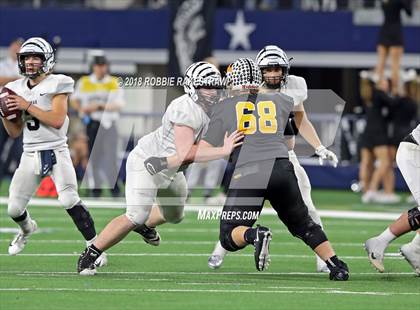 Thumbnail 2 in Grandview vs. Malakoff (UIL 3A Division 1 Championship) photogallery.