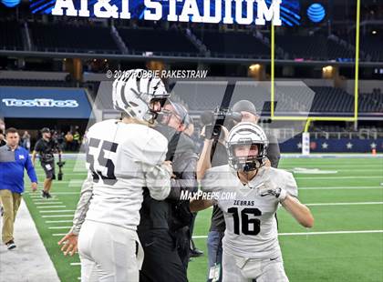 Thumbnail 2 in Grandview vs. Malakoff (UIL 3A Division 1 Championship) photogallery.
