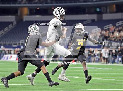 Thumbnail 2 in Grandview vs. Malakoff (UIL 3A Division 1 Championship) photogallery.