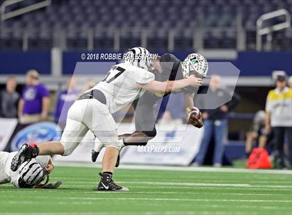 Thumbnail 3 in Grandview vs. Malakoff (UIL 3A Division 1 Championship) photogallery.