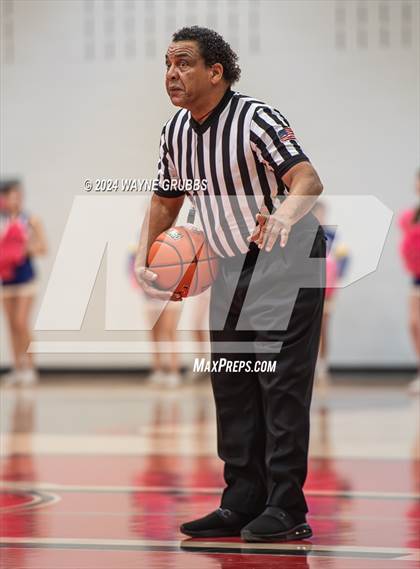 Thumbnail 3 in North Lamar vs. Lindale (UIL 4A Bi-District Playoff) photogallery.