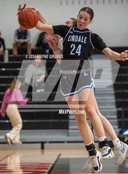 Thumbnail 3 in North Lamar vs. Lindale (UIL 4A Bi-District Playoff) photogallery.