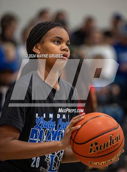 Thumbnail 2 in North Lamar vs. Lindale (UIL 4A Bi-District Playoff) photogallery.