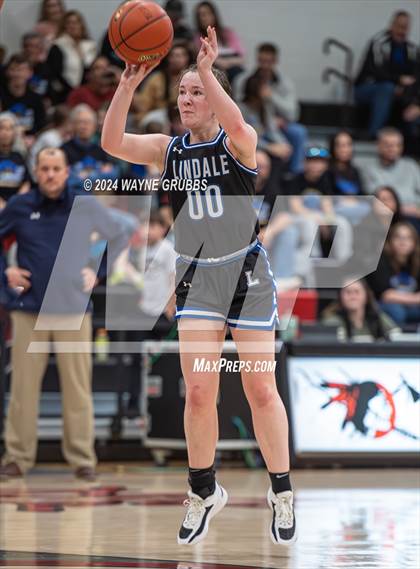 Thumbnail 1 in North Lamar vs. Lindale (UIL 4A Bi-District Playoff) photogallery.