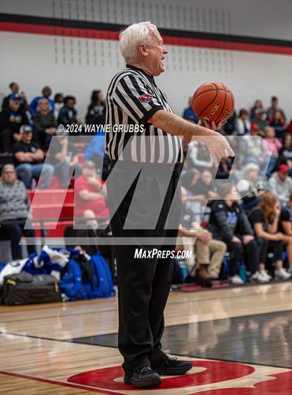 Thumbnail 3 in North Lamar vs. Lindale (UIL 4A Bi-District Playoff) photogallery.