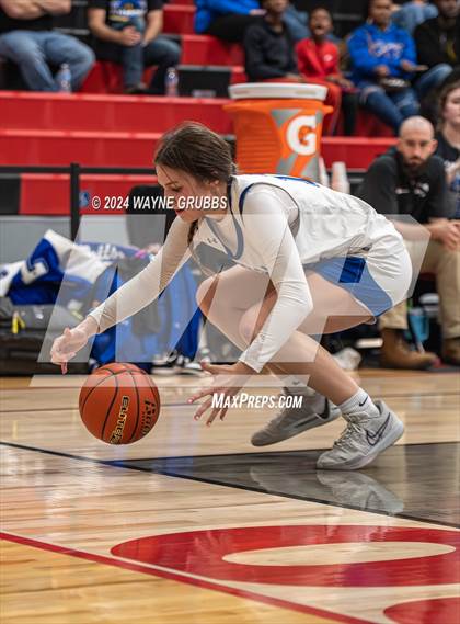 Thumbnail 1 in North Lamar vs. Lindale (UIL 4A Bi-District Playoff) photogallery.