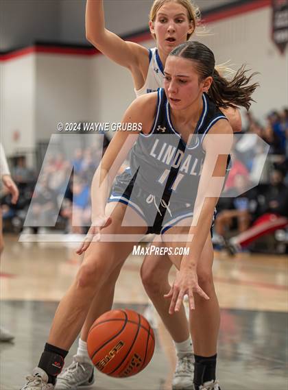 Thumbnail 1 in North Lamar vs. Lindale (UIL 4A Bi-District Playoff) photogallery.