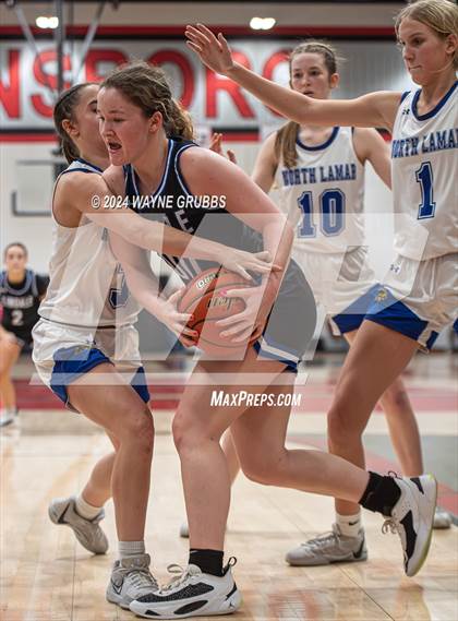 Thumbnail 3 in North Lamar vs. Lindale (UIL 4A Bi-District Playoff) photogallery.