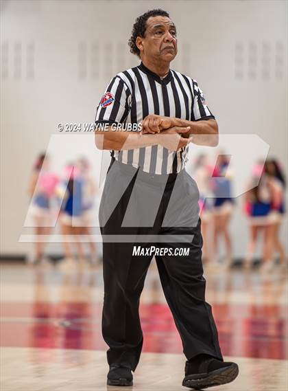 Thumbnail 2 in North Lamar vs. Lindale (UIL 4A Bi-District Playoff) photogallery.