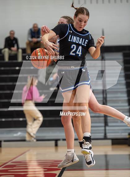 Thumbnail 1 in North Lamar vs. Lindale (UIL 4A Bi-District Playoff) photogallery.