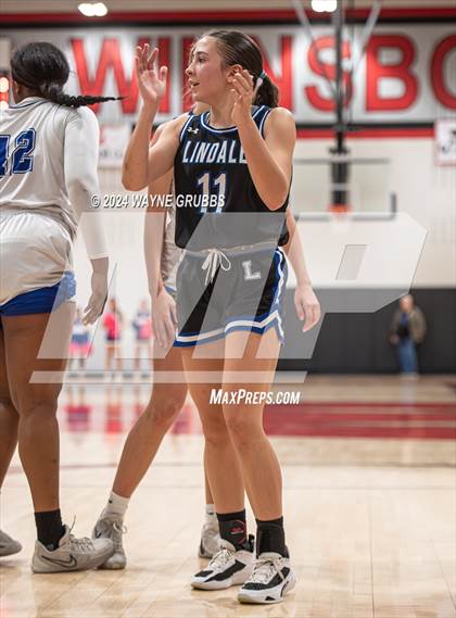 Thumbnail 1 in North Lamar vs. Lindale (UIL 4A Bi-District Playoff) photogallery.