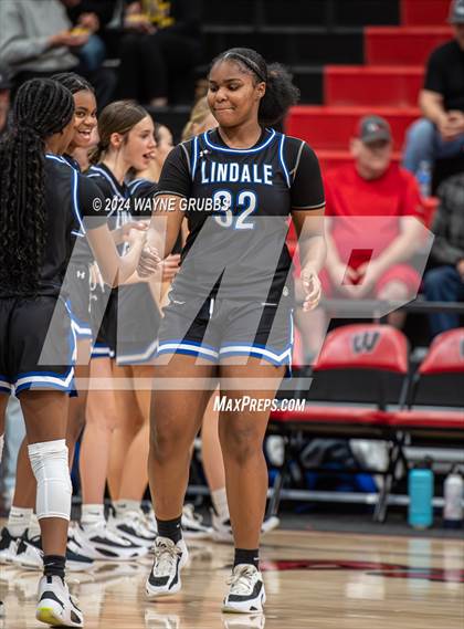 Thumbnail 2 in North Lamar vs. Lindale (UIL 4A Bi-District Playoff) photogallery.