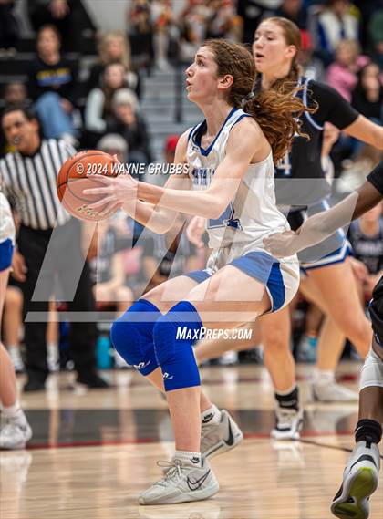 Thumbnail 2 in North Lamar vs. Lindale (UIL 4A Bi-District Playoff) photogallery.