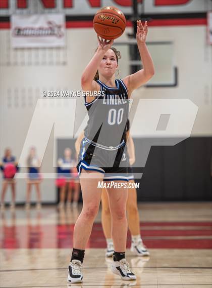 Thumbnail 1 in North Lamar vs. Lindale (UIL 4A Bi-District Playoff) photogallery.